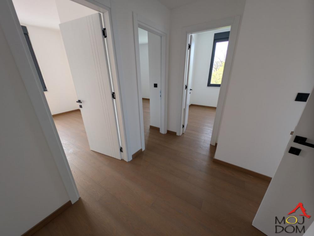 Slika 10 - Stan,NOVI SAD,SOMBORSKI BULEVAR,kv: 142, € 372950, ID: 1032120