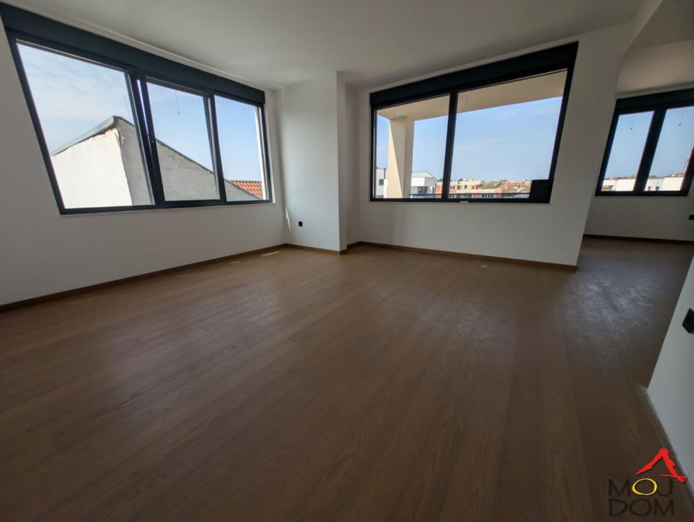 Slika 3 - Stan,NOVI SAD,SOMBORSKI BULEVAR,kv: 142, € 372950, ID: 1032120