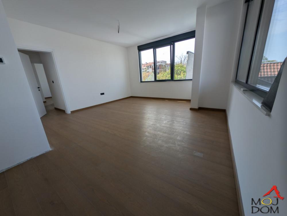 Slika 4 - Stan,NOVI SAD,SOMBORSKI BULEVAR,kv: 142, € 372950, ID: 1032120