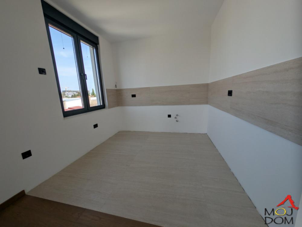 Slika 2 - Stan,NOVI SAD,SOMBORSKI BULEVAR,kv: 142, € 372950, ID: 1032120