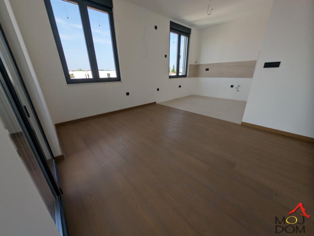 Slika 1 - Stan,NOVI SAD,SOMBORSKI BULEVAR,kv: 142, € 372950, ID: 1032120