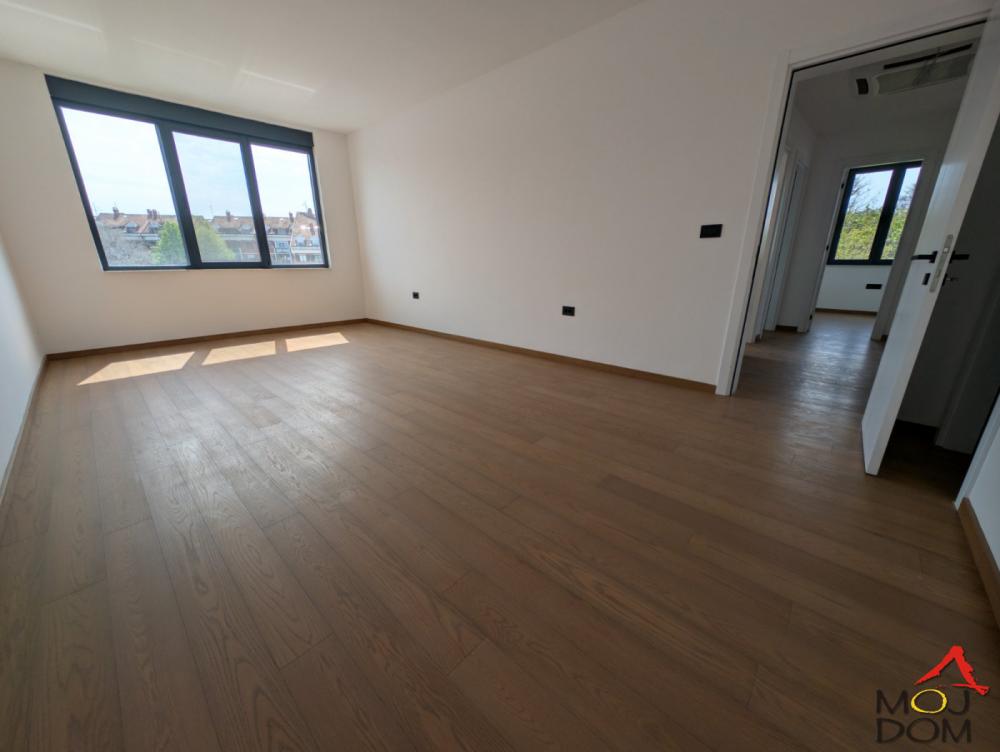 Slika 11 - Stan,NOVI SAD,SOMBORSKI BULEVAR,kv: 142, € 372950, ID: 1032120