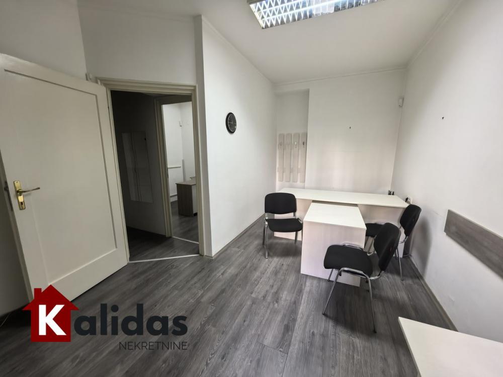 Slika 2 - Stan,NOVI SAD,CENTAR,kv: 29, € 82400, ID: 1008712