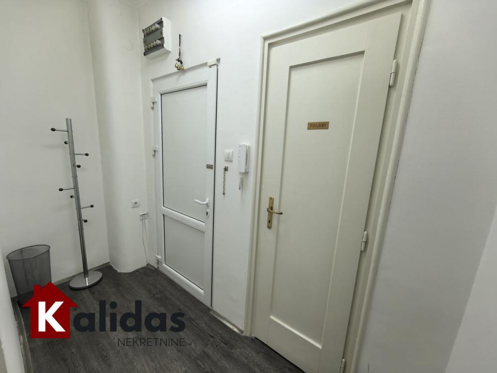 Slika 5 - Stan,NOVI SAD,CENTAR,kv: 29, € 82400, ID: 1008712