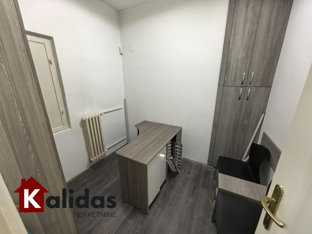 Slika 3 - Stan,NOVI SAD,CENTAR,kv: 29, € 82400, ID: 1008712