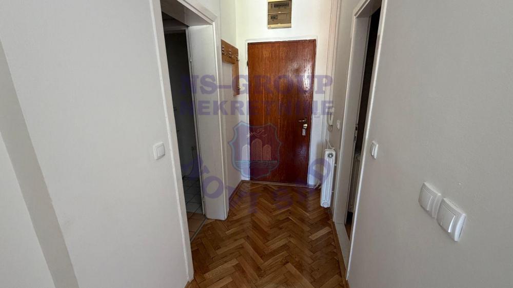 Slika 3 - Jednoiposoban, 35m2, Bulevar patrijarha Pavla (Somborski bulevar) Novi Sad, sa terasom, ima lift