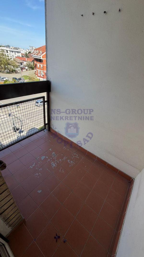 Slika 5 - Jednoiposoban, 35m2, Bulevar patrijarha Pavla (Somborski bulevar) Novi Sad, sa terasom, ima lift