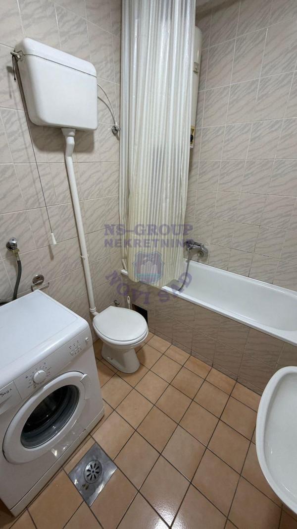 Glavna slika -Jednoiposoban, 35m2, Bulevar patrijarha Pavla (Somborski bulevar) Novi Sad, sa terasom, ima lift