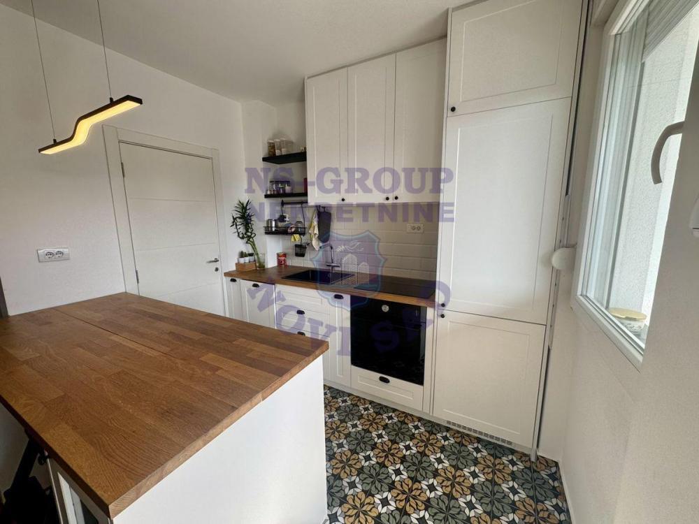 Glavna slika -Dvoiposoban stan, Podbara