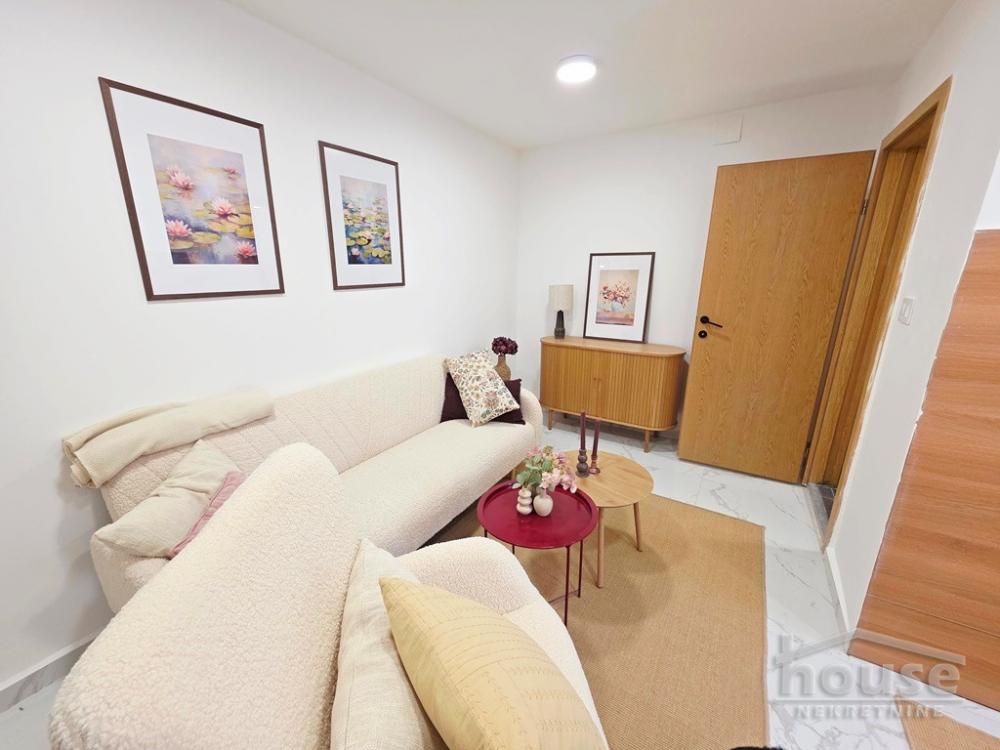 Slika 2 - Stan,NOVI SAD,CENTAR,kv: 27.00, € 110000, ID: 1064444