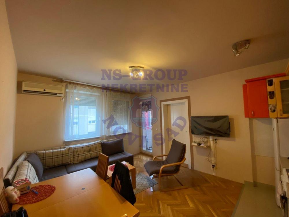 Slika 1 - Odlican dvoiposoban stan na Podbari!