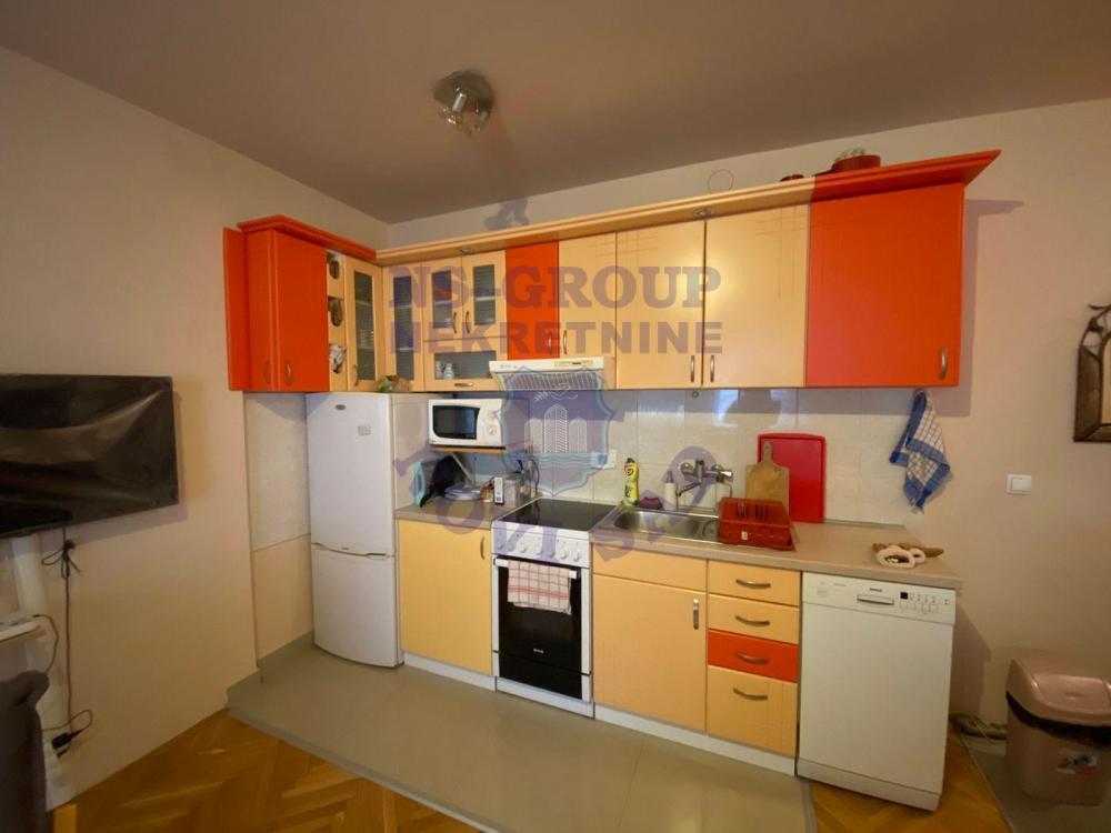 Slika 3 - Odlican dvoiposoban stan na Podbari!