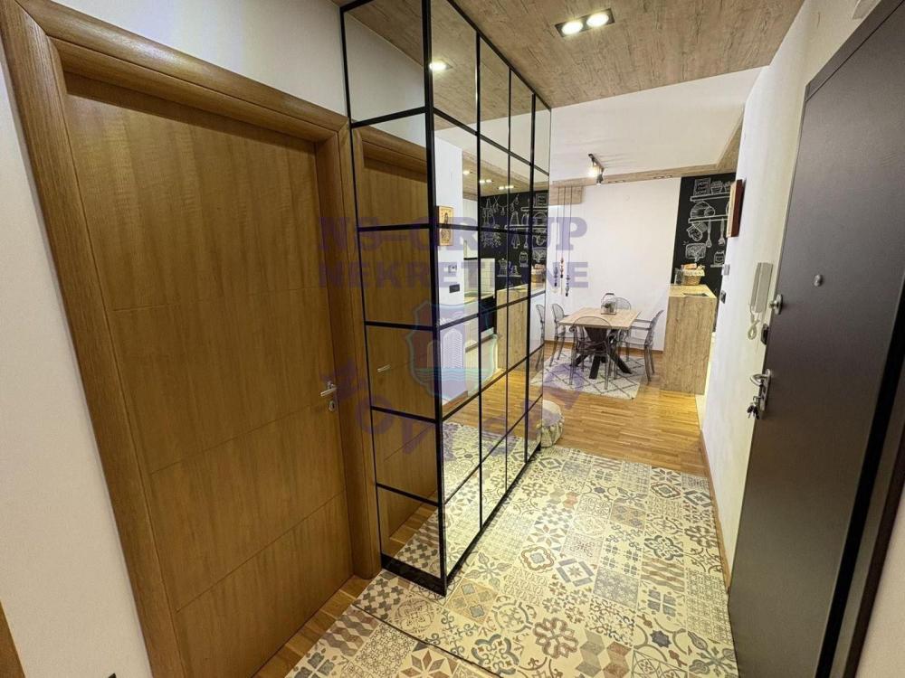 Slika 2 - Trosoban, 65m2, Nova Detelinara Novi Sad, sa terasom, ima lift