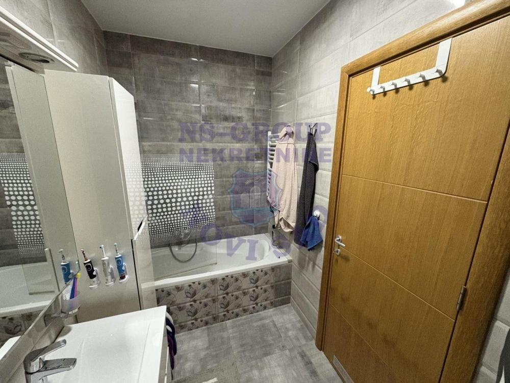 Slika 8 - Trosoban, 65m2, Nova Detelinara Novi Sad, sa terasom, ima lift