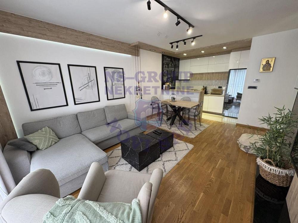 Glavna slika -Trosoban, 65m2, Nova Detelinara Novi Sad, sa terasom, ima lift