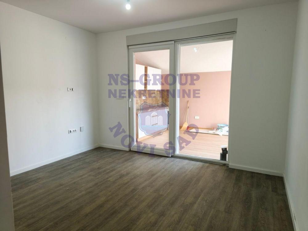 Slika 1 - Odličan jednoiposoban stan sa gratis terasom i dvorištem!