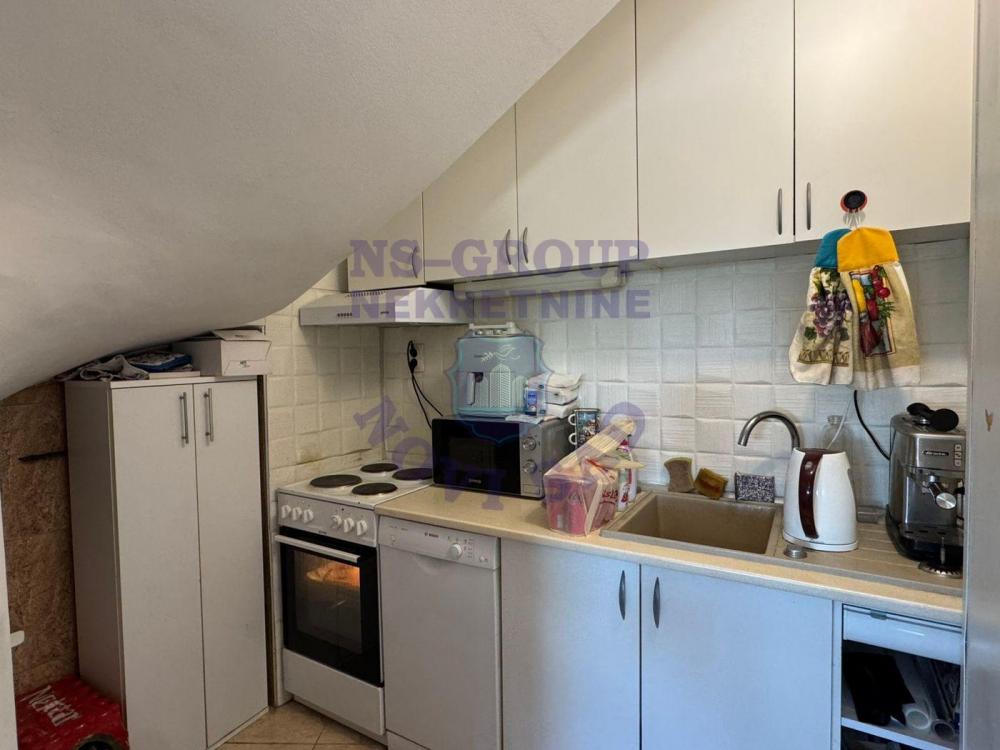 Slika 3 - Četvoroiposoban, 84m2, Nova Detelinara Novi Sad, sa terasom, ima lift