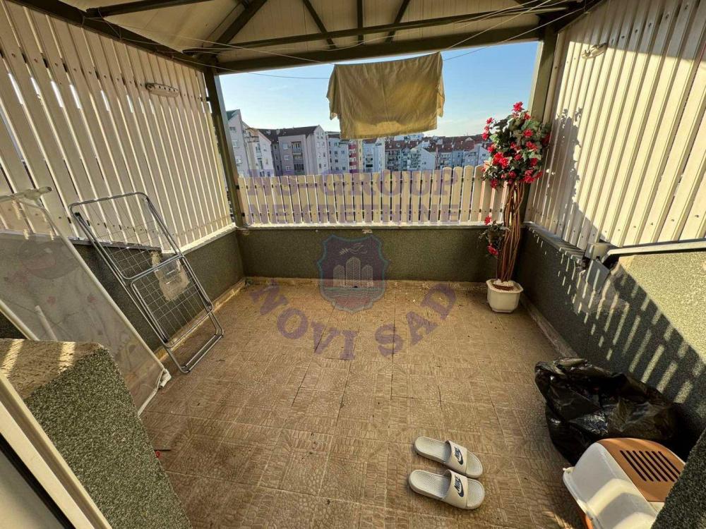 Slika 11 - Četvoroiposoban, 84m2, Nova Detelinara Novi Sad, sa terasom, ima lift