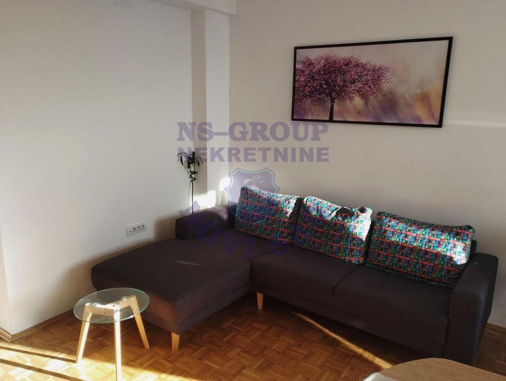 Slika 1 - Odlican troiposoban stan u blizini Bulevara Oslobodjenja!