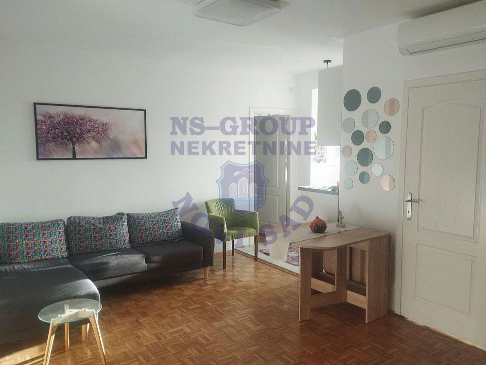 Glavna slika -Odlican troiposoban stan u blizini Bulevara Oslobodjenja!