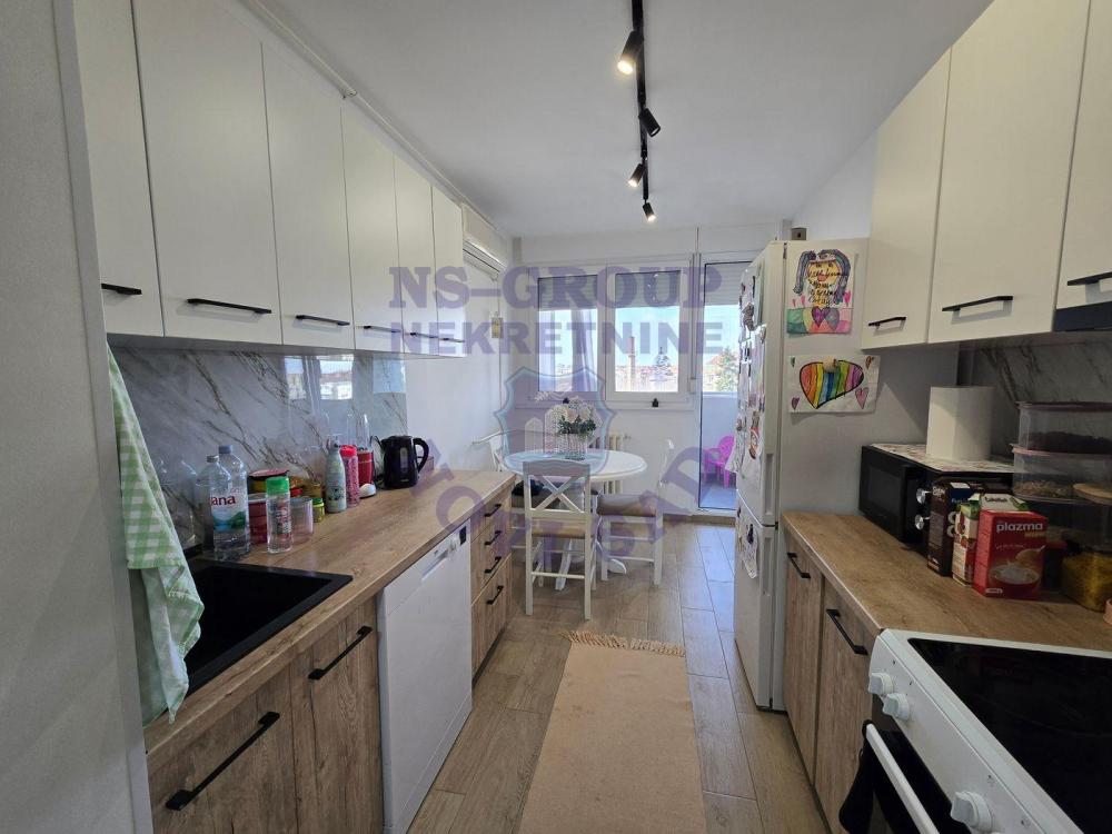 Slika 3 - Trosoban, 236900m2, Novosadski kej Novi Sad, sa terasom, ima lift