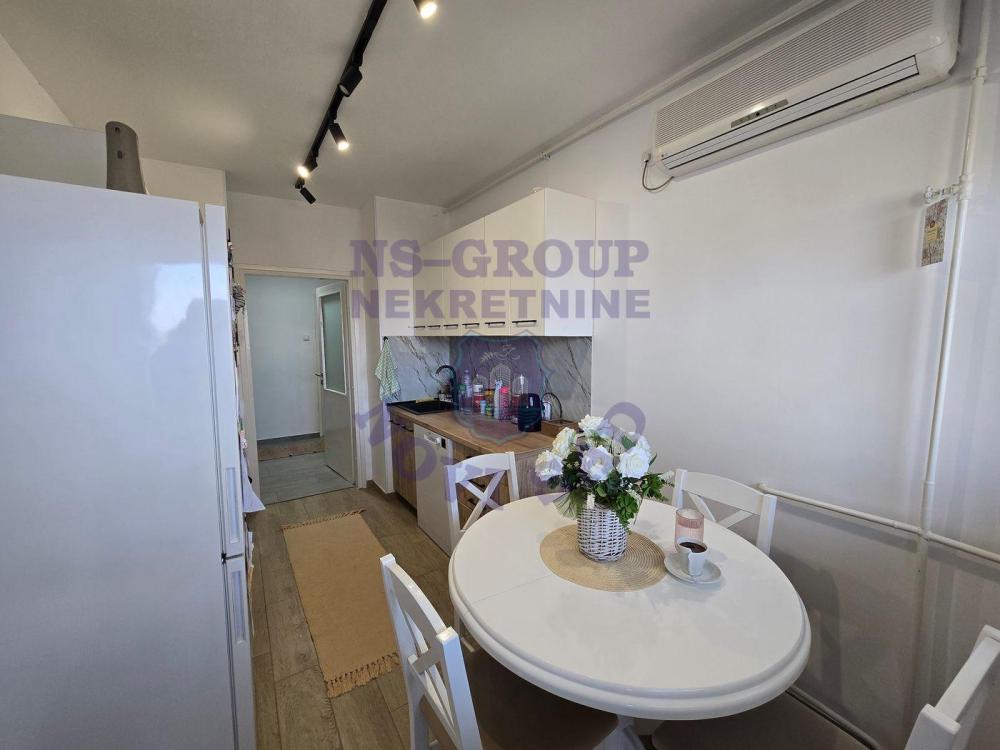 Slika 4 - Trosoban, 236900m2, Novosadski kej Novi Sad, sa terasom, ima lift