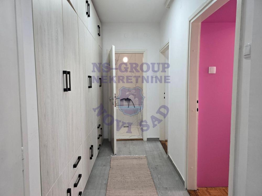 Slika 9 - Trosoban, 236900m2, Novosadski kej Novi Sad, sa terasom, ima lift