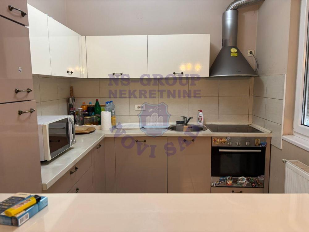 Slika 4 - Četvorosoban, 95m2, Grbavica Novi Sad, sa terasom, ima lift