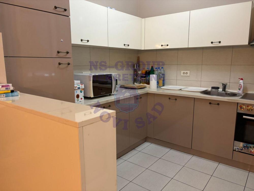 Slika 5 - Četvorosoban, 95m2, Grbavica Novi Sad, sa terasom, ima lift