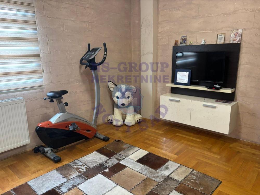 Slika 6 - Četvorosoban, 95m2, Grbavica Novi Sad, sa terasom, ima lift