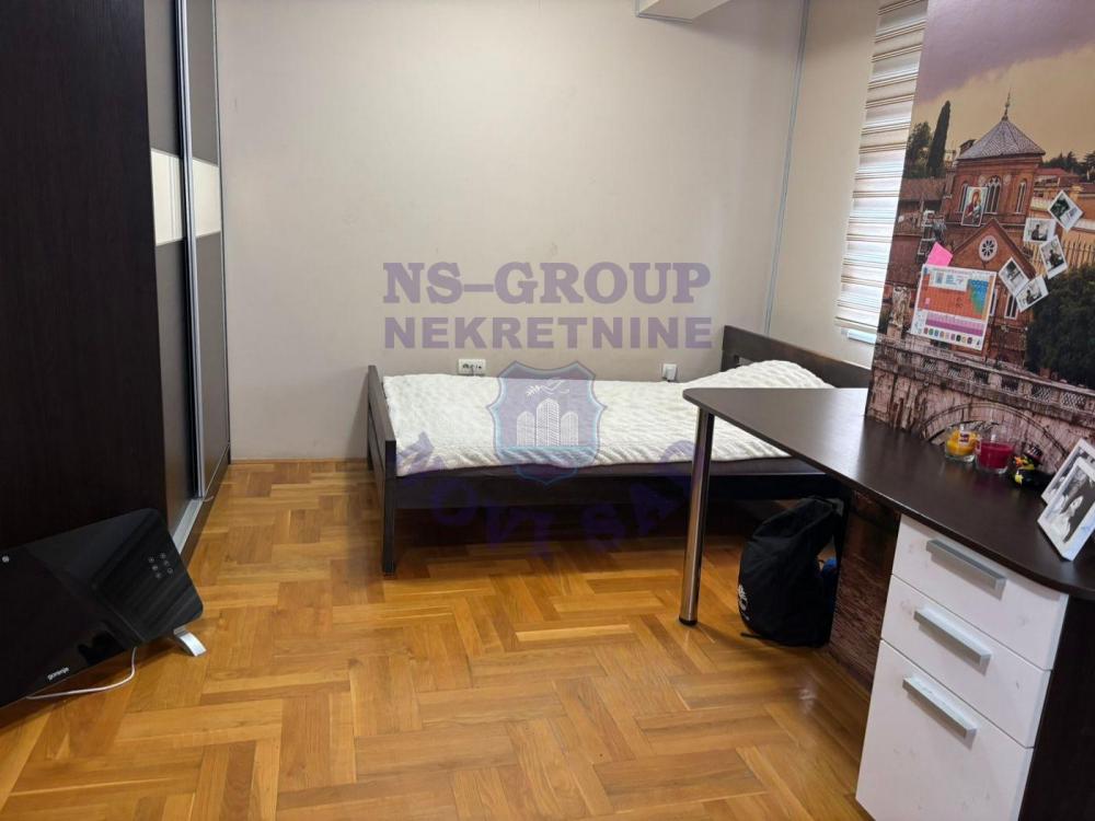 Slika 7 - Četvorosoban, 95m2, Grbavica Novi Sad, sa terasom, ima lift