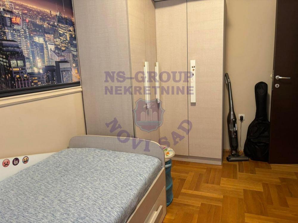 Slika 8 - Četvorosoban, 95m2, Grbavica Novi Sad, sa terasom, ima lift