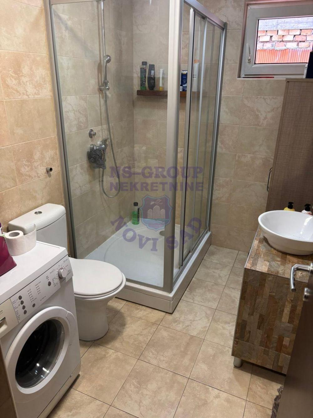 Slika 11 - Četvorosoban, 95m2, Grbavica Novi Sad, sa terasom, ima lift