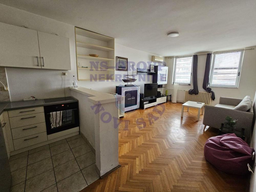 Slika 1 - Odličan dvosoban stan na Bulevaru!