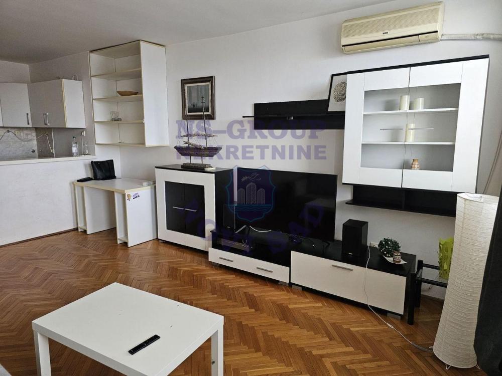 Slika 2 - Odličan dvosoban stan na Bulevaru!