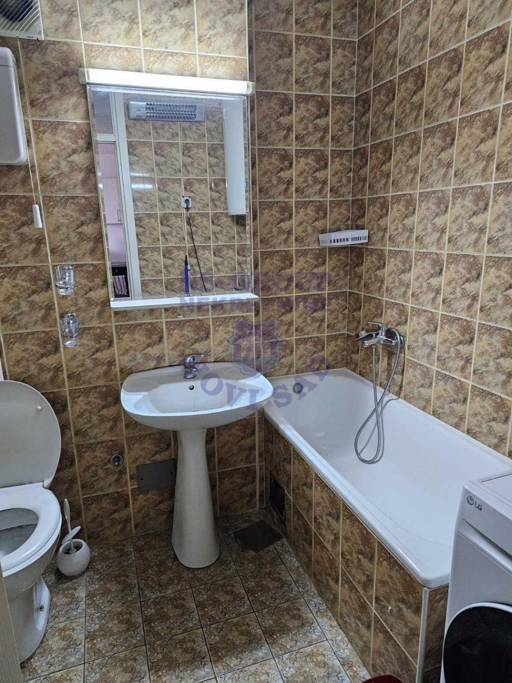 Slika 7 - Odličan dvosoban stan na Bulevaru!