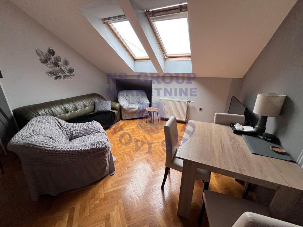 Glavna slika -Trosoban stan na Novoj Detelinari 61m2