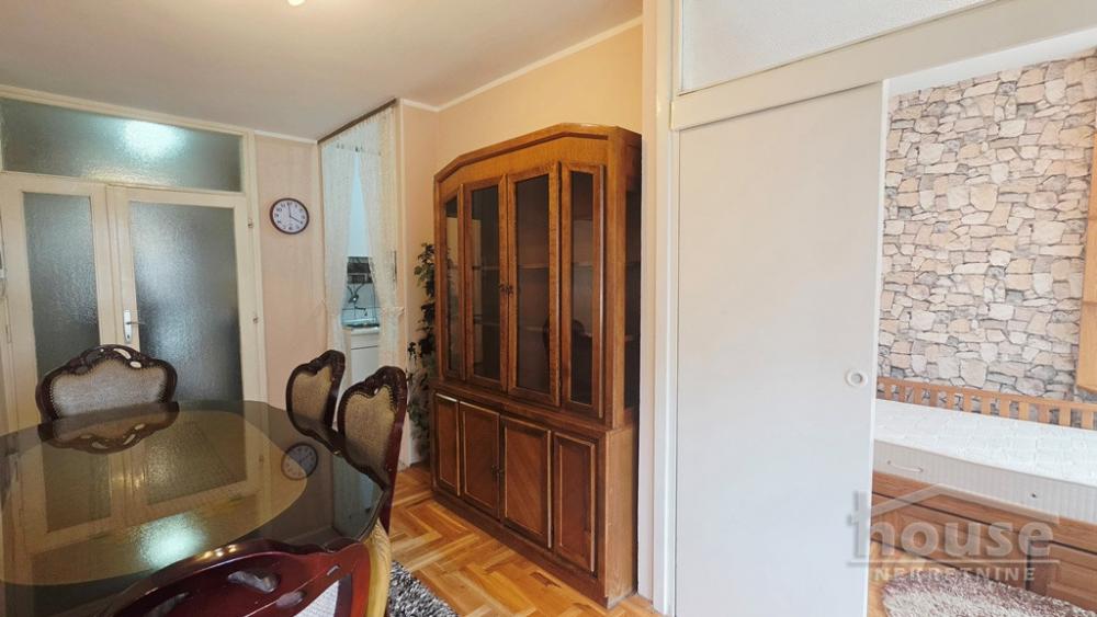 Slika 8 - Stan,NOVI SAD,BULEVAR,kv: 49.00, € 153000, ID: 1065675