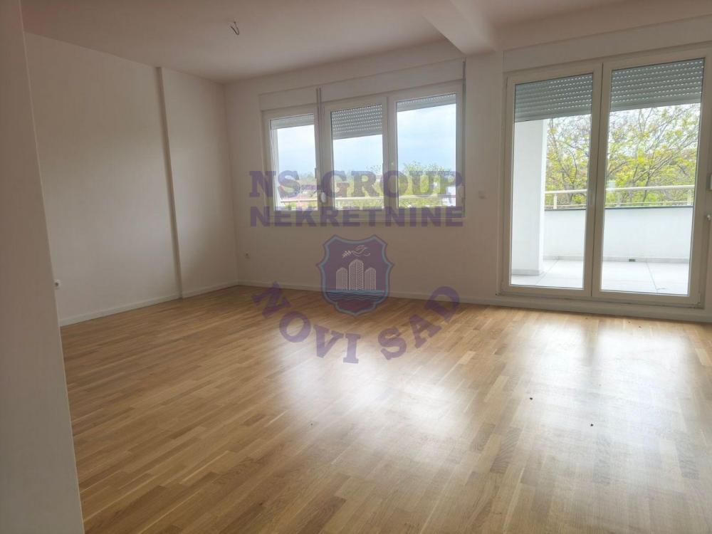 Slika 1 - Petosoban, 170m2, Petrovaradin Novi Sad, sa terasom, ima lift