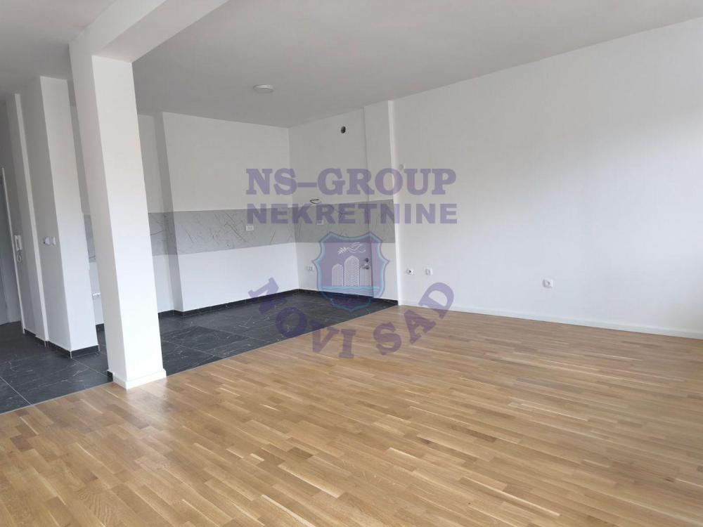 Slika 3 - Petosoban, 170m2, Petrovaradin Novi Sad, sa terasom, ima lift