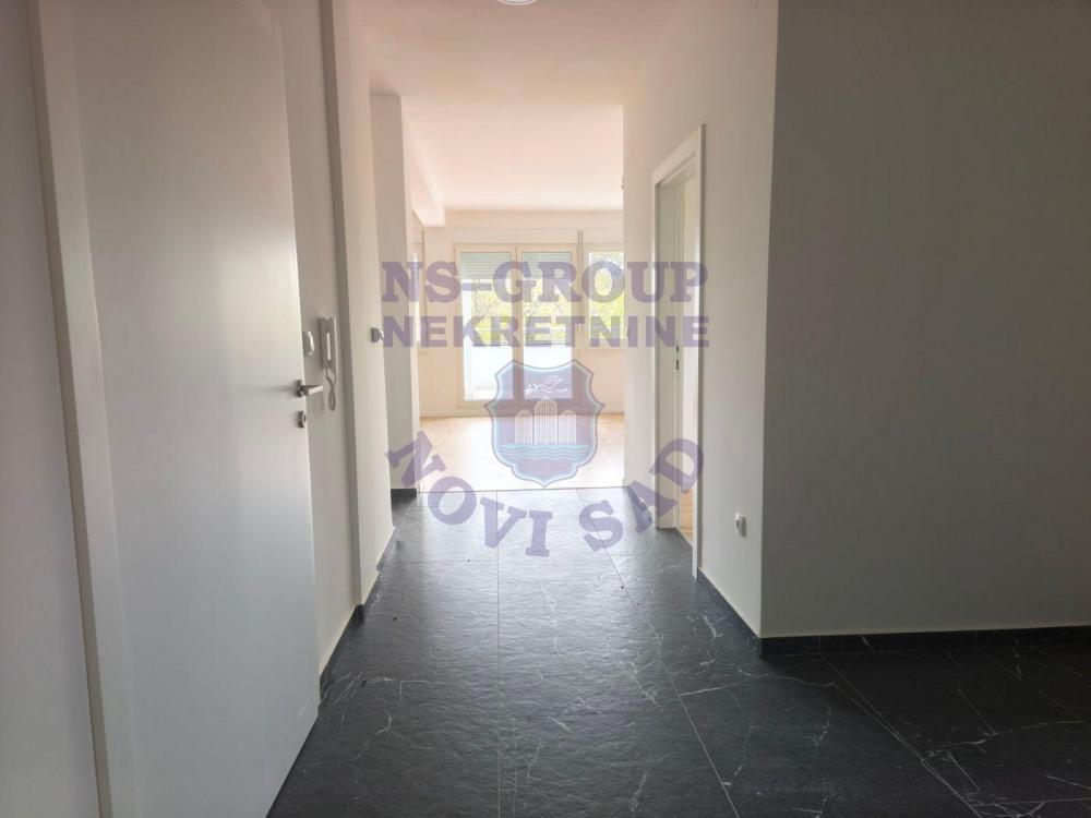 Slika 9 - Petosoban, 170m2, Petrovaradin Novi Sad, sa terasom, ima lift