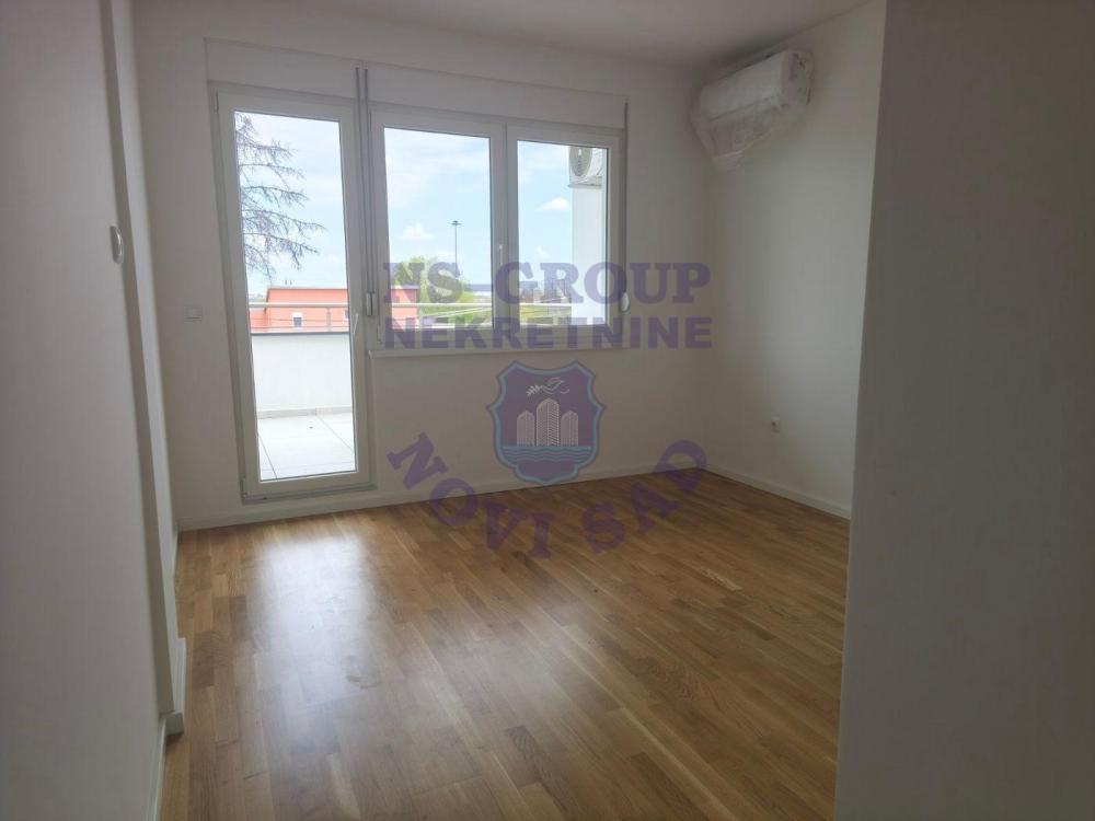 Slika 4 - Petosoban, 170m2, Petrovaradin Novi Sad, sa terasom, ima lift