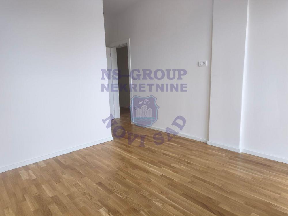 Slika 5 - Petosoban, 170m2, Petrovaradin Novi Sad, sa terasom, ima lift