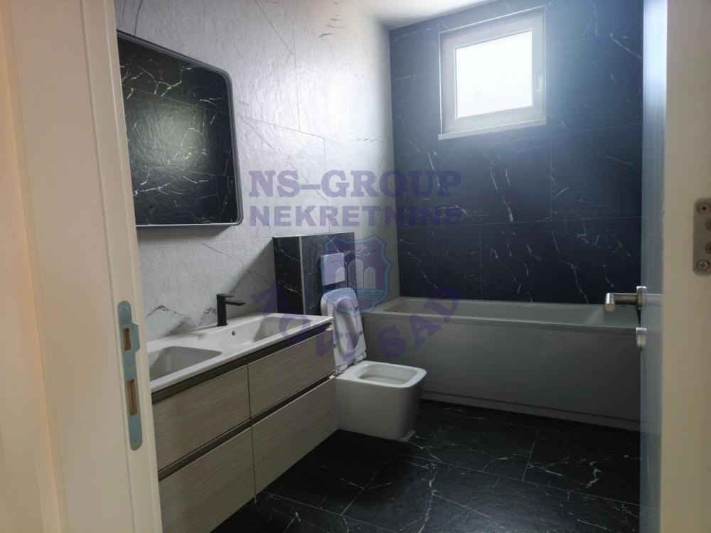 Slika 8 - Petosoban, 170m2, Petrovaradin Novi Sad, sa terasom, ima lift