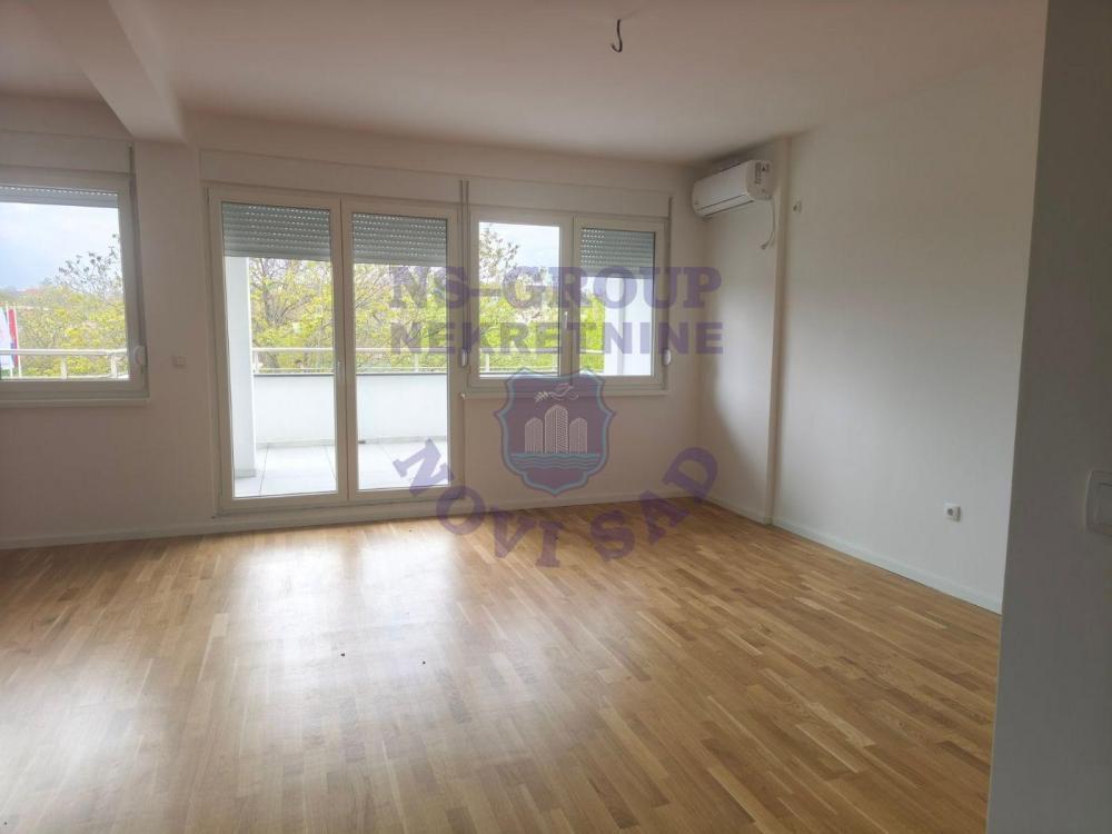 Glavna slika -Petosoban, 170m2, Petrovaradin Novi Sad, sa terasom, ima lift