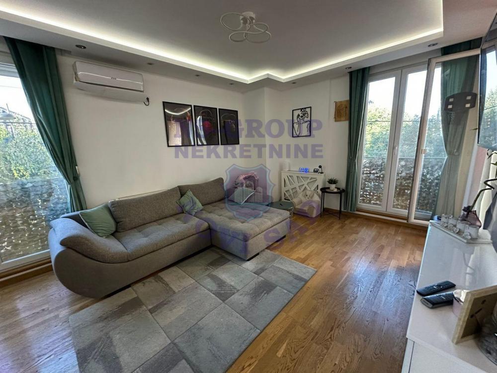 Glavna slika -Fantastican stan na Podbari!