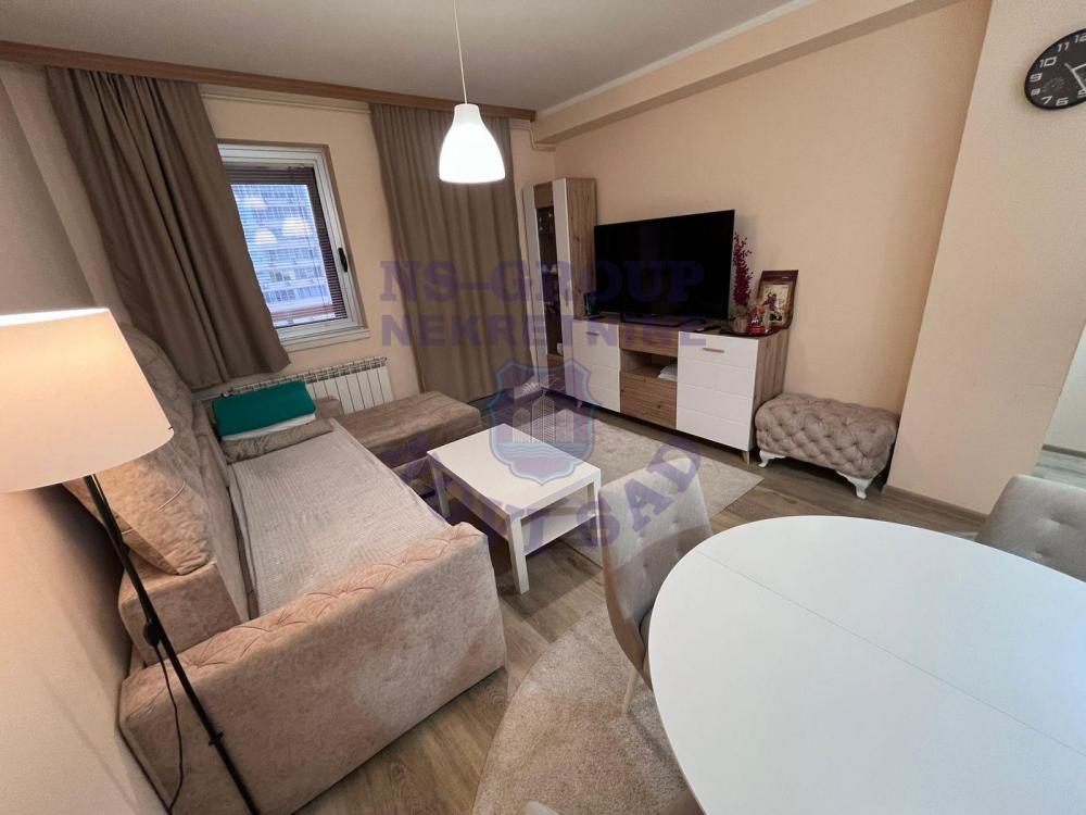 Glavna slika -Odličan dvosoban stan na Bulevaru!