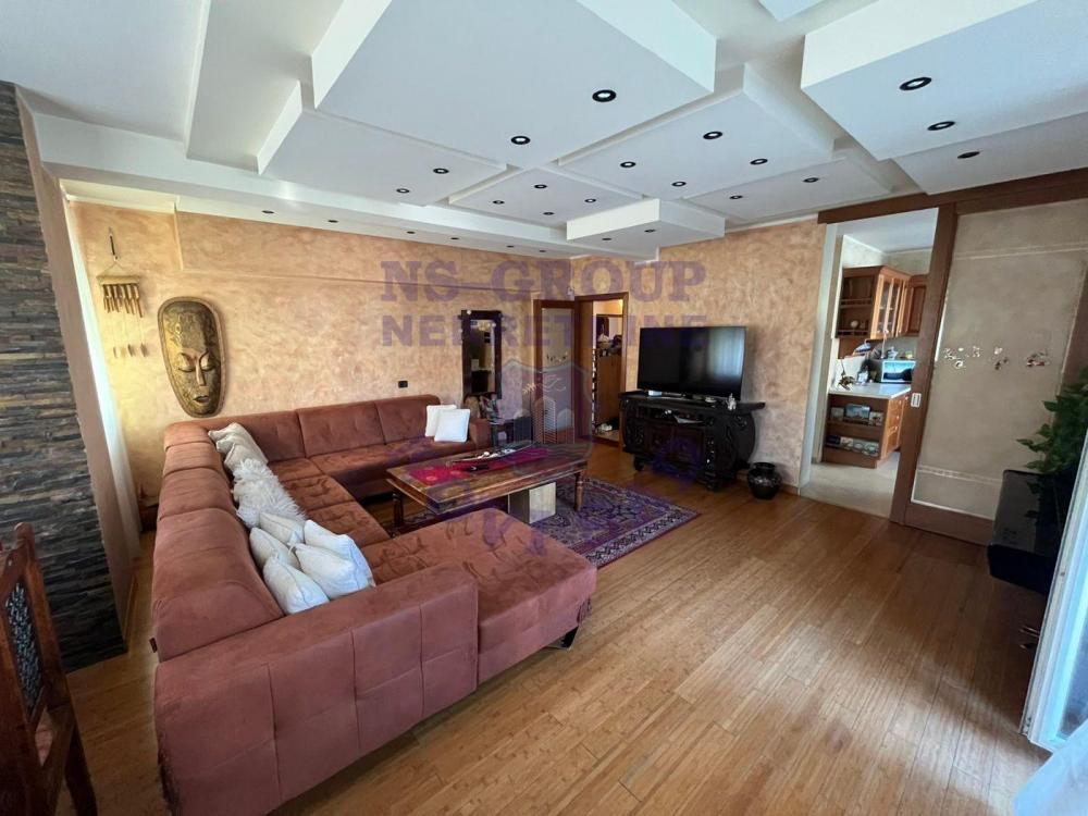 Glavna slika -Odličan četvorosoban stan na Grbavici!