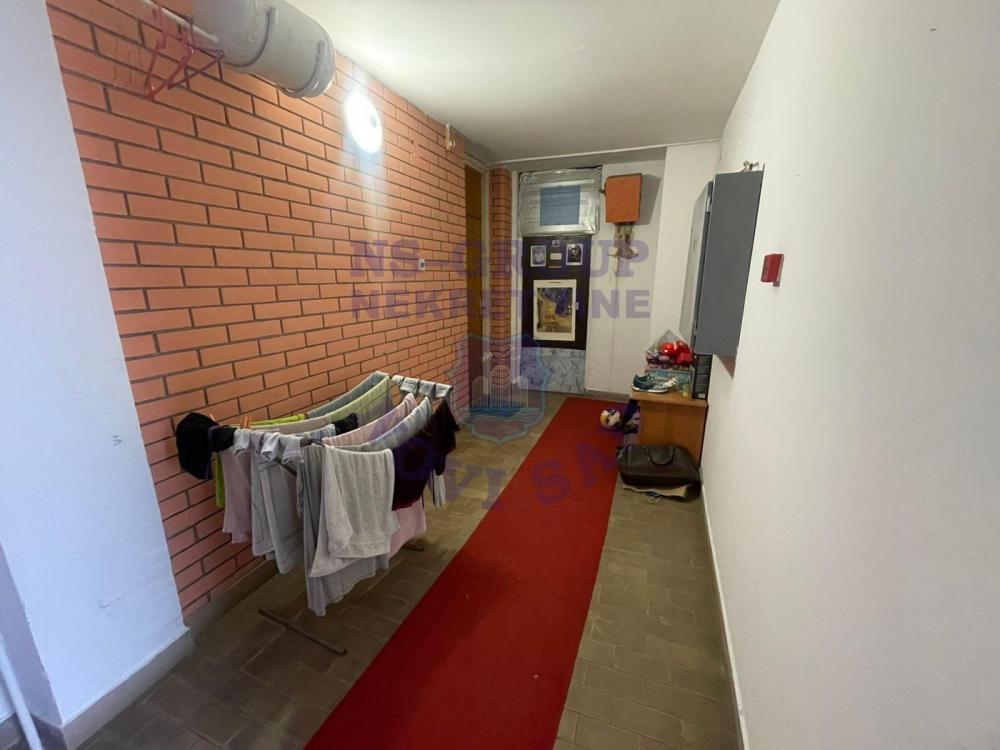 Slika 6 - Jednosoban, 30m2, Narodnog fronta Novi Sad, sa terasom, ima lift