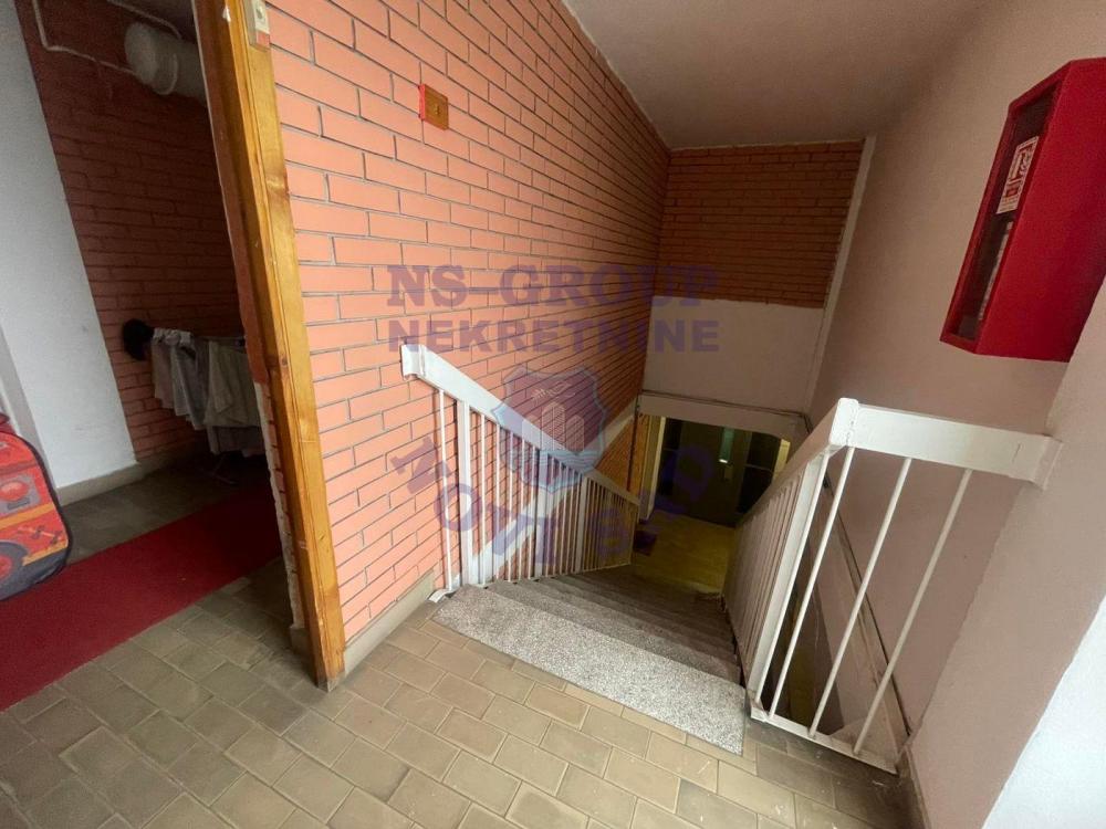 Slika 7 - Jednosoban, 30m2, Narodnog fronta Novi Sad, sa terasom, ima lift